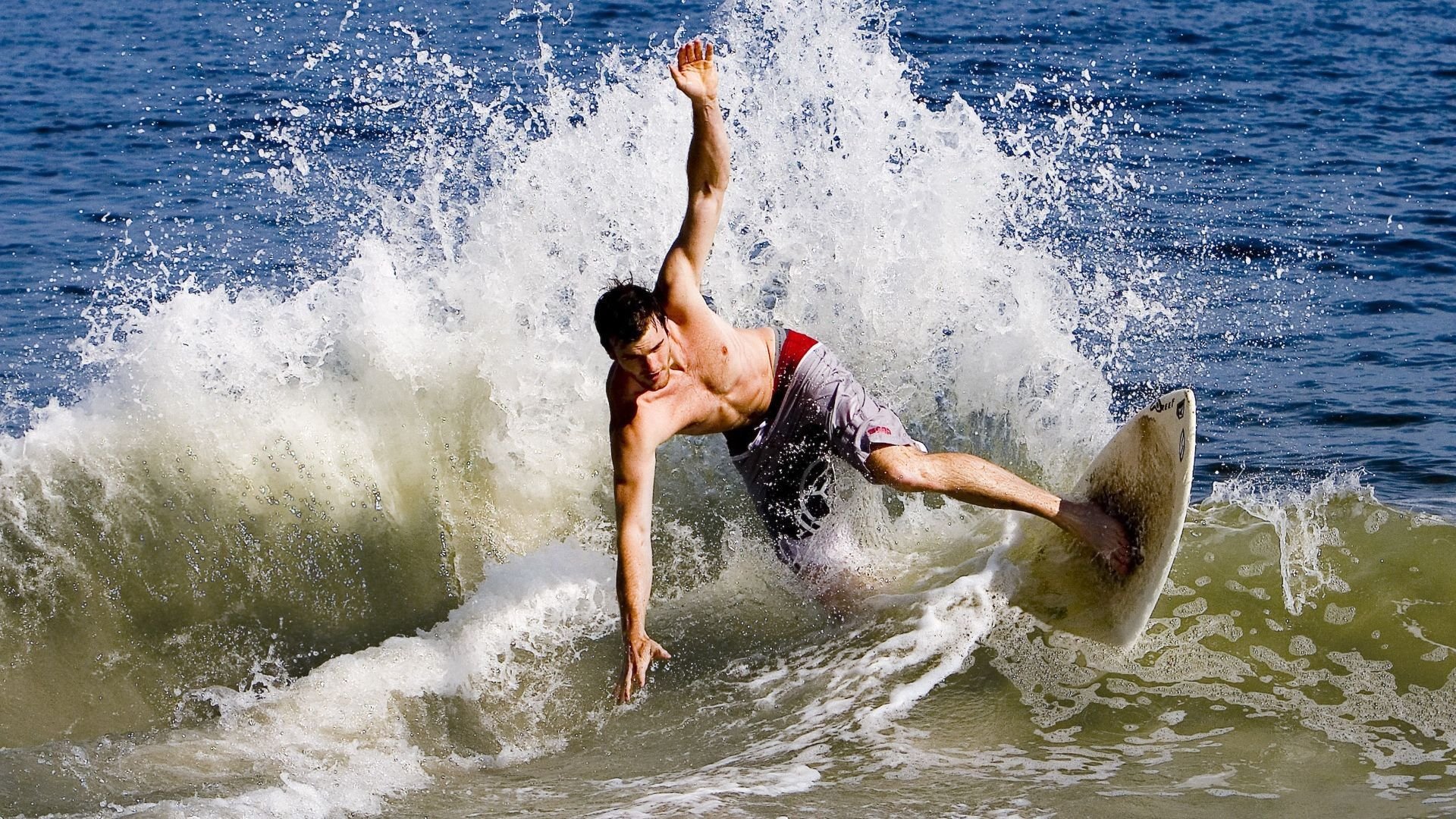 赛事期间志愿者团队表现专业获广泛好评,比赛志愿者的作用