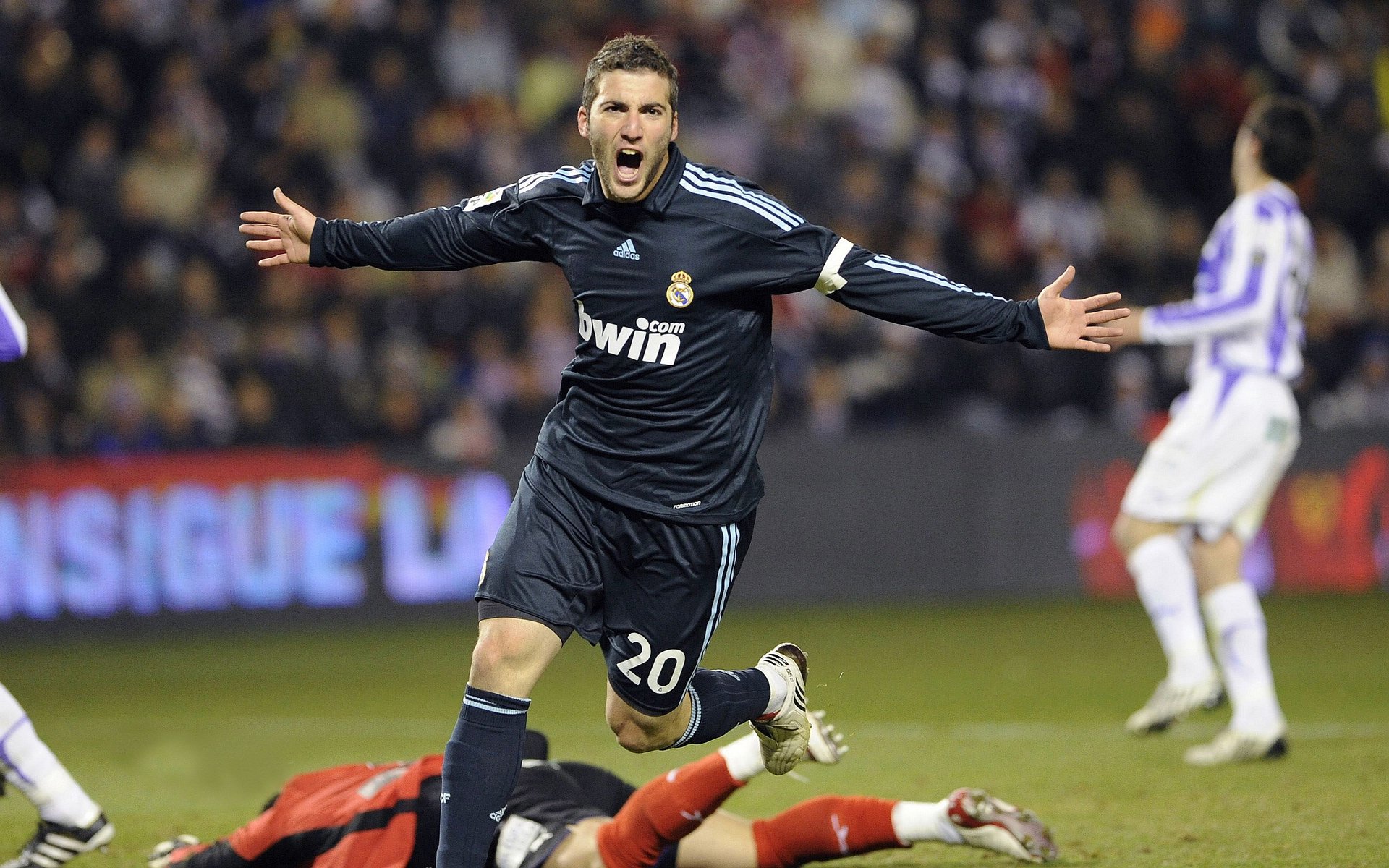 马刺队年轻力量崭露头角，未来大有可为，马刺年轻人